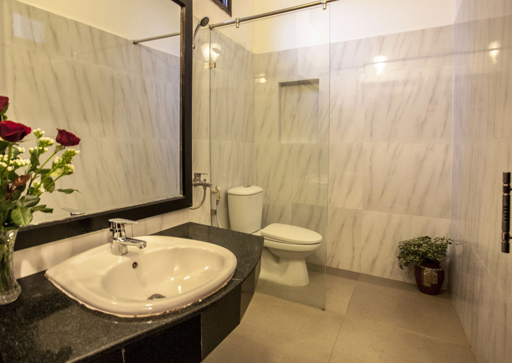 Bathroom 5, Ngan Phu Villa, Da Nang