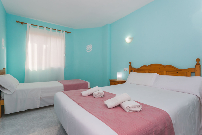 Bedroom 2, Apartamento Farolas B, Baleares