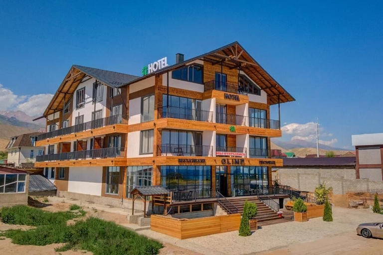 Exterior & Views