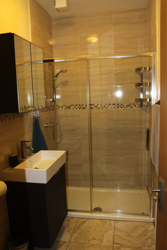 Bathroom 4, Seaside holiday Apartments, Dublin