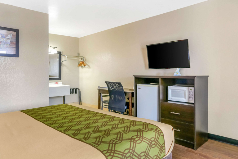 Bedroom 3, Econo Lodge Shorewood, Will