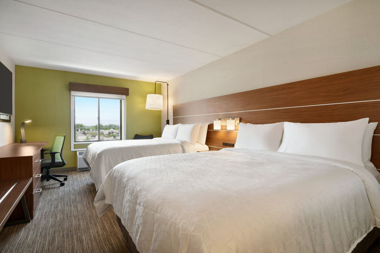 Bedroom 5, Holiday Inn Express PLATTSBURGH by IHG, Clinton