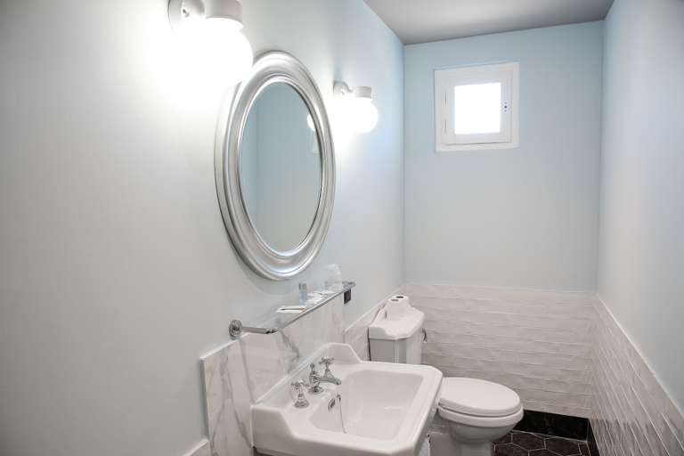 Bathroom 4, Auberge la Renaissance, Val-d'Oise