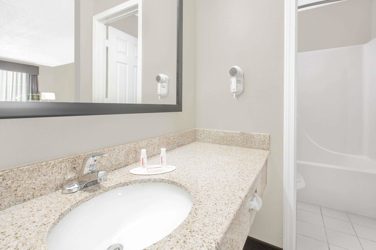 Bathroom 4, Super 8 by Wyndham Bay St. Louis, Hancock