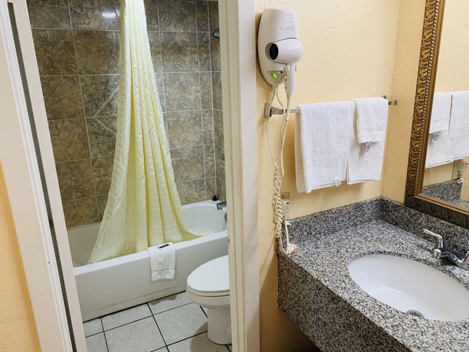 Bathroom 3, Budget Inn Jonesboro, Jackson