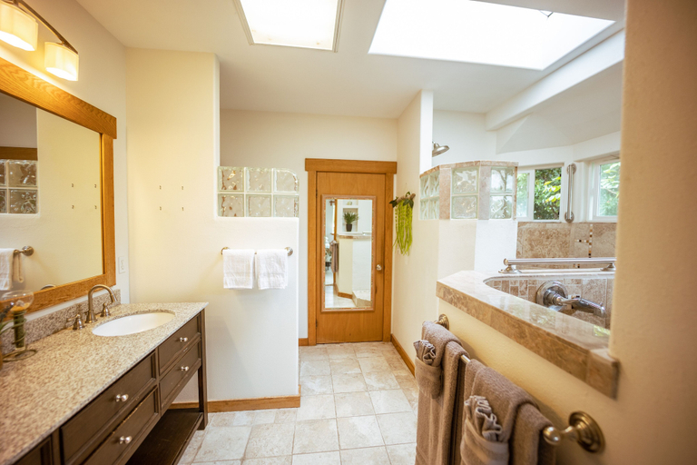 Bathroom 4, Hilo Vacation Rental, Hawaii