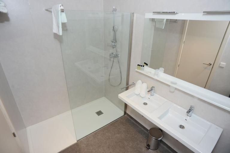Bathroom 4, Hotel L´Escala Centre, Girona