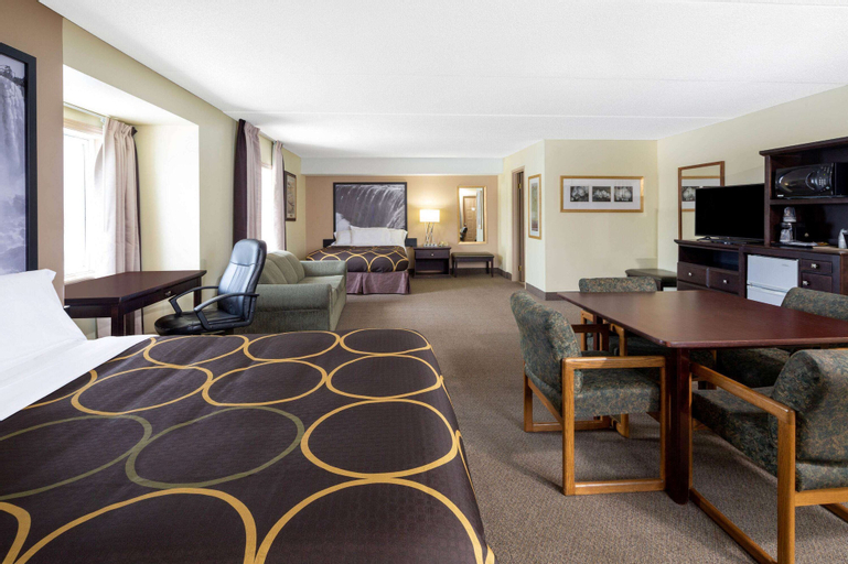 Bedroom 3, Super 8 by Wyndham Niagara Falls by the Falls, Niagara