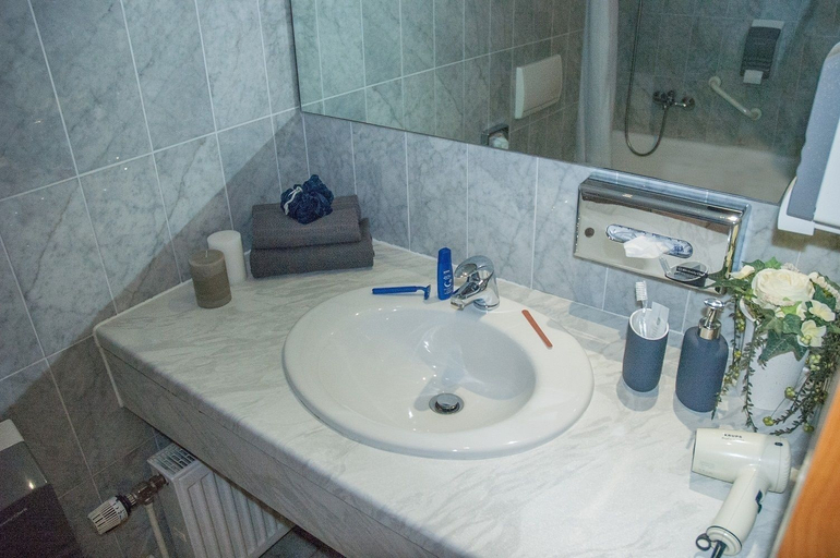 Bathroom 5, KEMPE Komfort Plus Hotel, Solingen