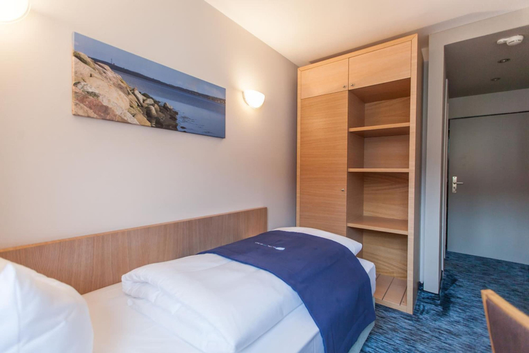 Bedroom 3, Hotel am Fjord, Flensburg