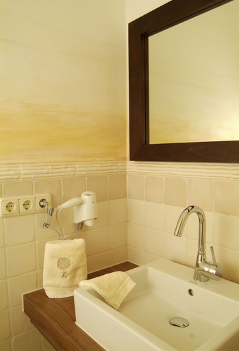 Bathroom 3, Flair Hotel Zum Schwarzen Reiter, Augsburg