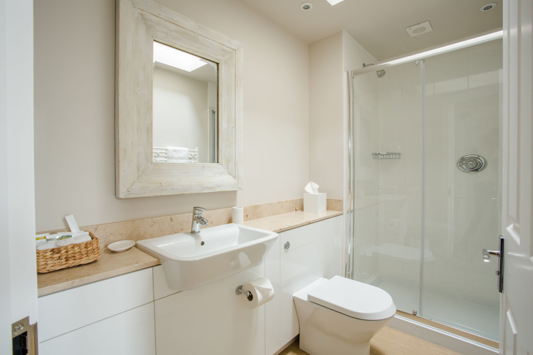 Bathroom 5, Grays Boutique B&B, Bath and North East Somerset