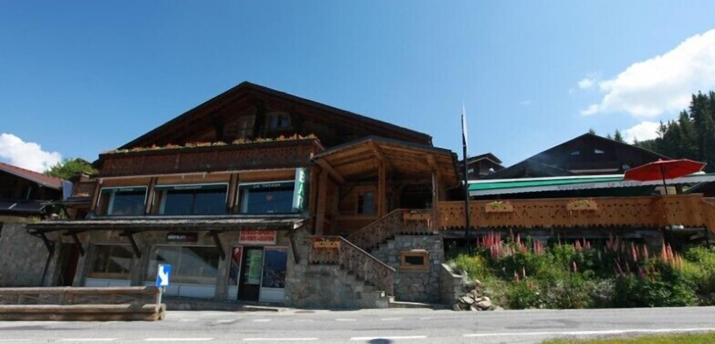 Exterior & Views