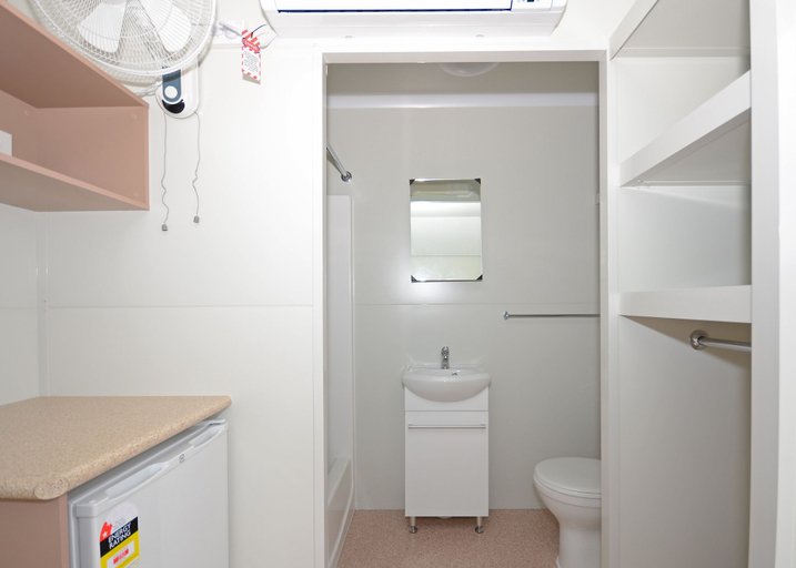 Bathroom 3, AAOK Lakes Resort & Caravan Park, Litchfield - Pt B
