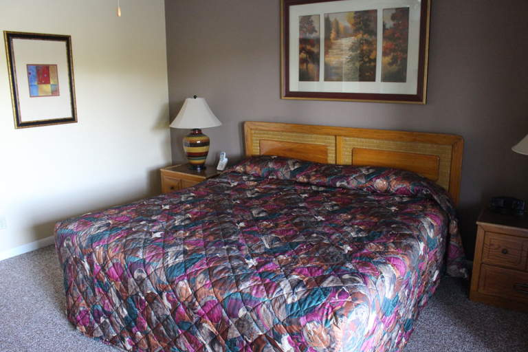 Bedroom 3, The Wharf Resort, Garland