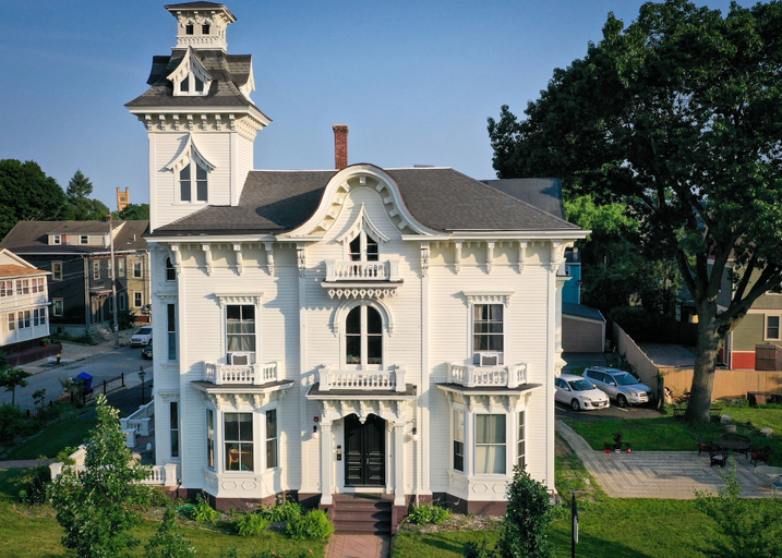 Exterior & Views