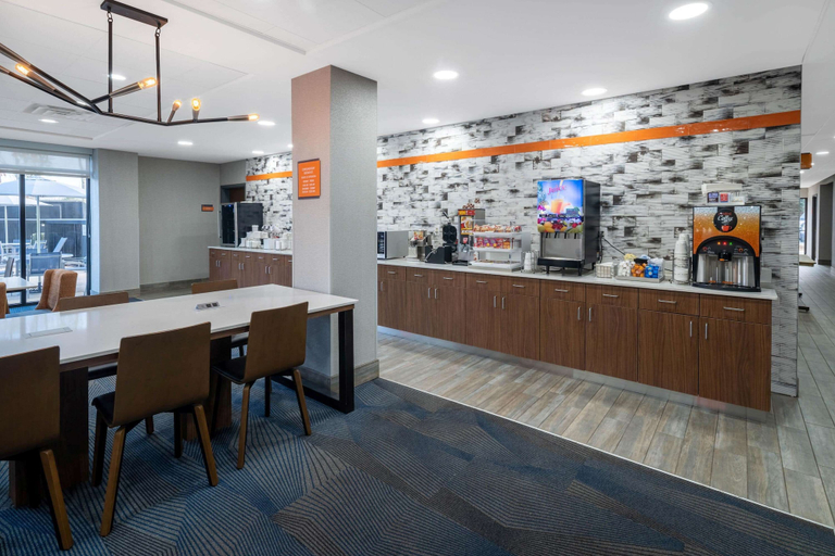 Food & Drinks 5, La Quinta Inn & Suites by Wyndham-Albany GA, Dougherty