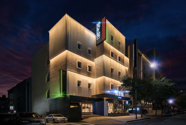Blo By Blo Hotel, Buk