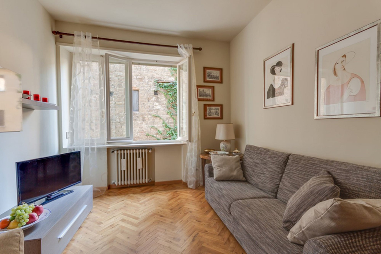 Living area 4, Ponte Vecchio Corner - San Jacopo, Florence