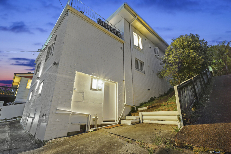Exterior & Views 2, Newly Renovated Studio w Parking-Netflix, Waitakere