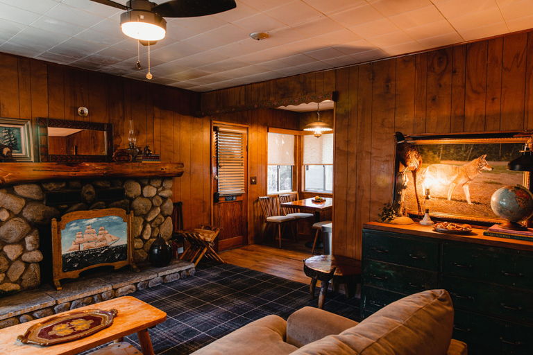 Others 5, The Fireside Inn, Riverside