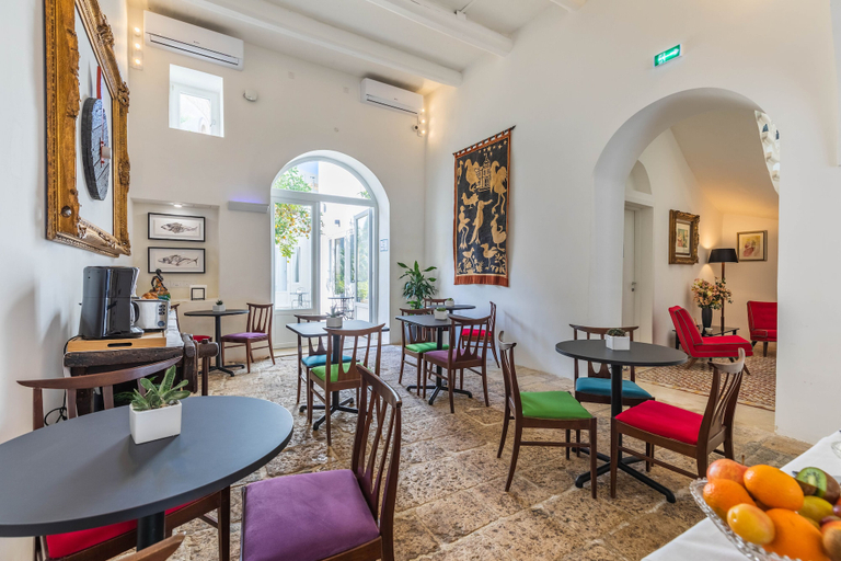 Food & Drinks 5, Mosta Dome B&B