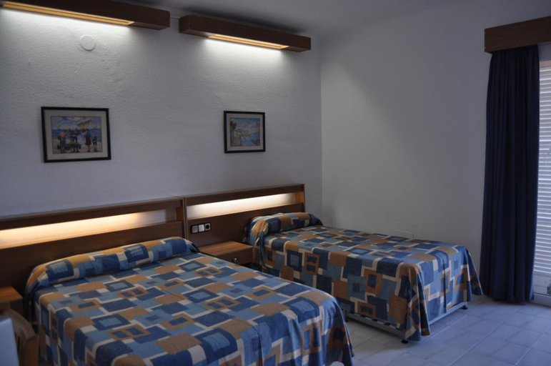 Bedroom 2, Hotel Nautilus, Girona