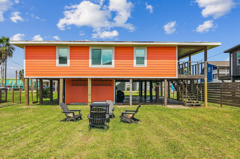 Exterior & Views 1, Coral Cottage, Brazoria