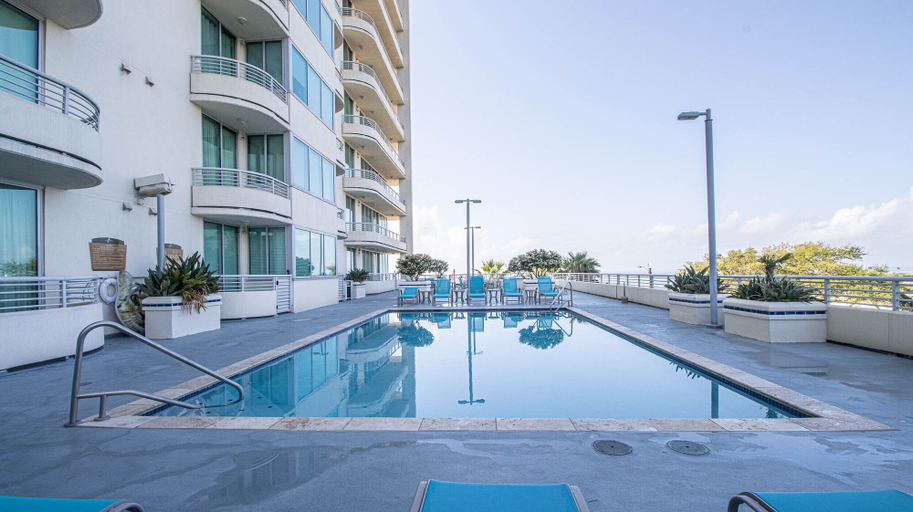 Sport & Beauty 3, Ocean Club 203, Harrison