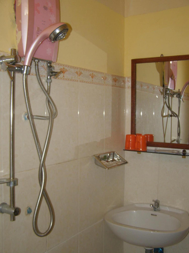 Bathroom 4, Bun Kao Guest House, Siem Reap