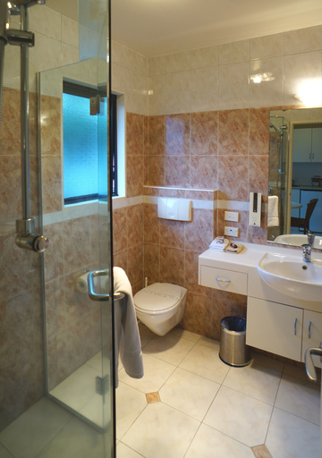 Bathroom 3, Cornwall Park Motor Inn, Waitakere