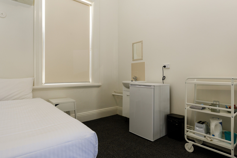 Bedroom 2, The Waterloo Bay Hotel, Wynnum