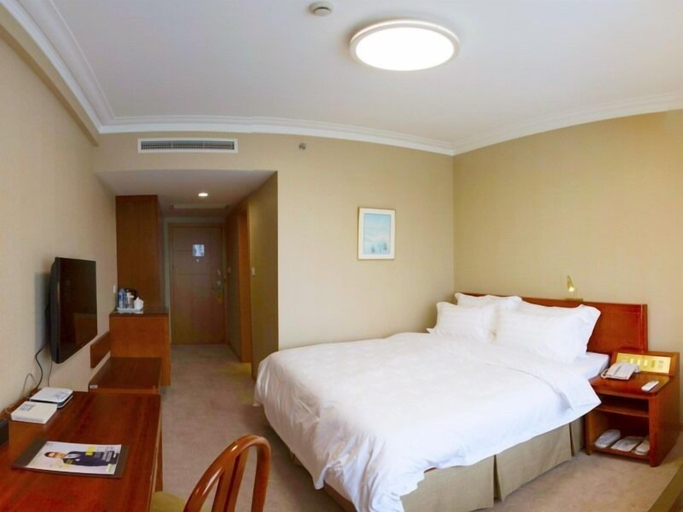 Bedroom 2, GreenTree Eastern Shanghai Hongqiao Airport LongBai Hotel, Shanghai