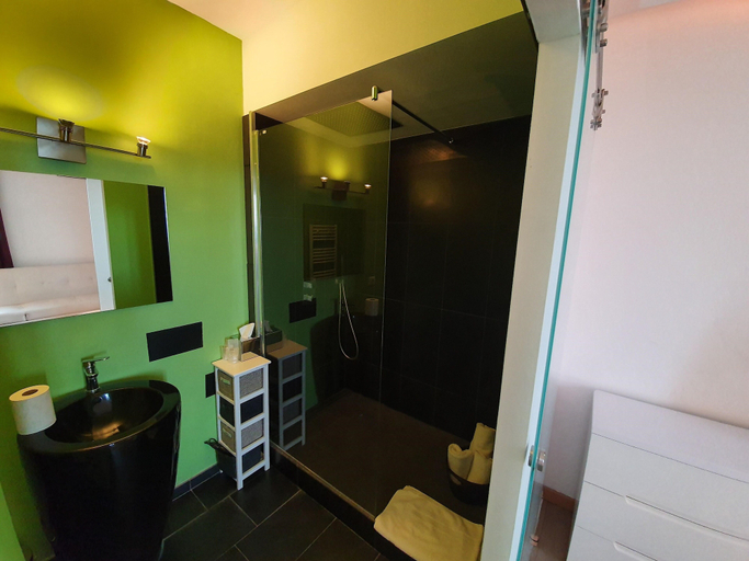 Bathroom 4, Hotel Restaurant Les 3 Terrasses, Corse-du-Sud
