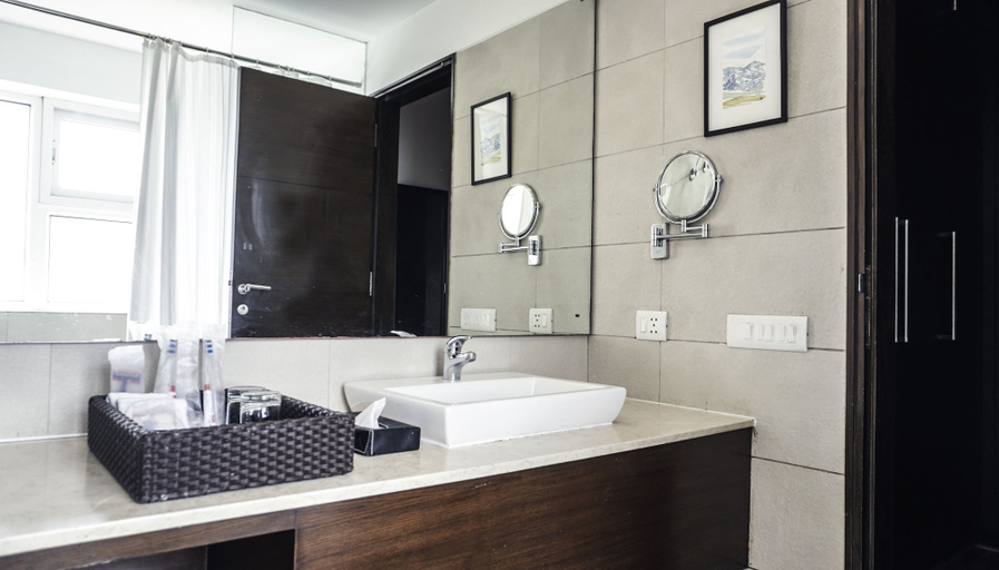 Bathroom 4, Amatra By the Ganges, Hardwar