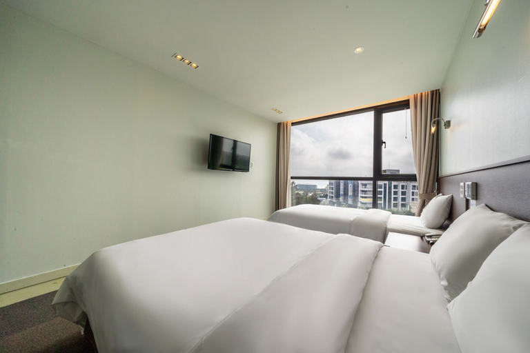 Bedroom 2, Sunrise Hotel Jungmun, Seogwipo