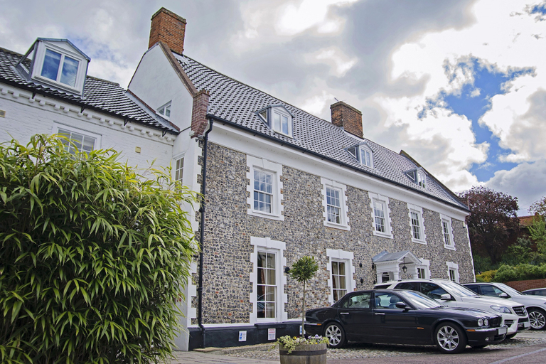 Exterior & Views
