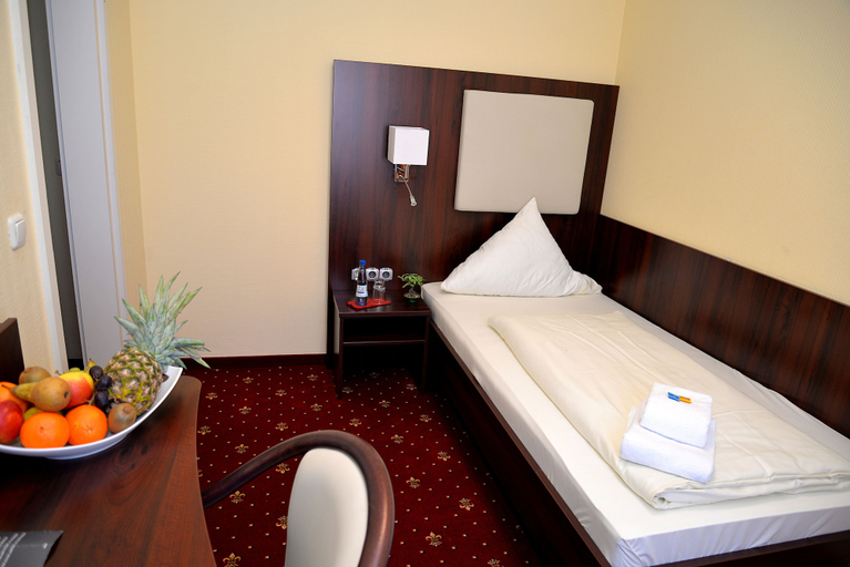 Bedroom 4, Hotel Neugrabener Hof, Hamburg