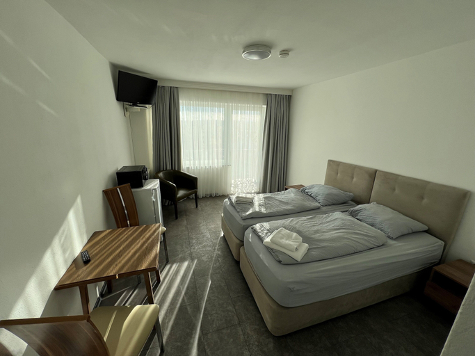 Bedroom 3, F Hotel 24h Check-In, Linz Land
