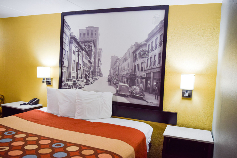 Bedroom 4, Super 8 by Wyndham Raleigh Downtown, Wake