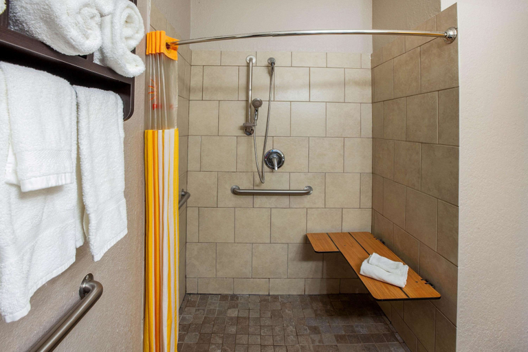 Bathroom 3, La Quinta Inn & Suites by Wyndham Pasadena, Houston