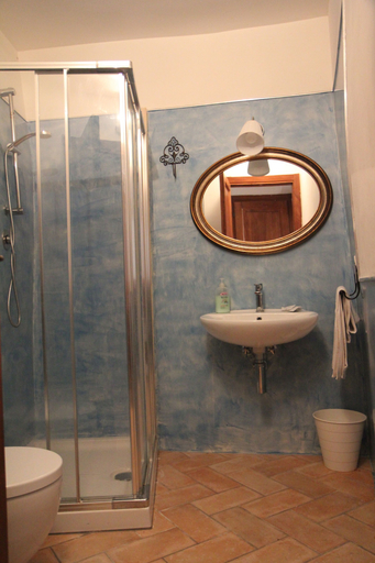 Bathroom 3, Campagna in Compagnia, Perugia
