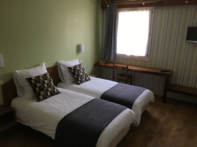 Bedroom 3, Hôtel Le Dauphin, Loiret