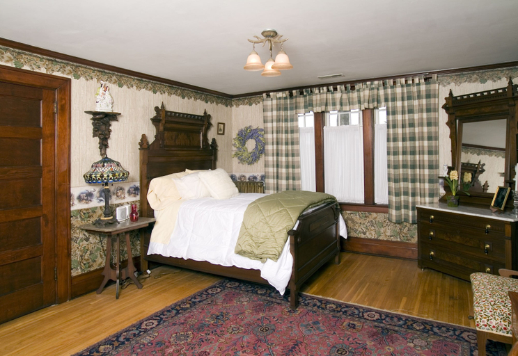 Bedroom 5, The Victorian Tudor Inn, Sandusky