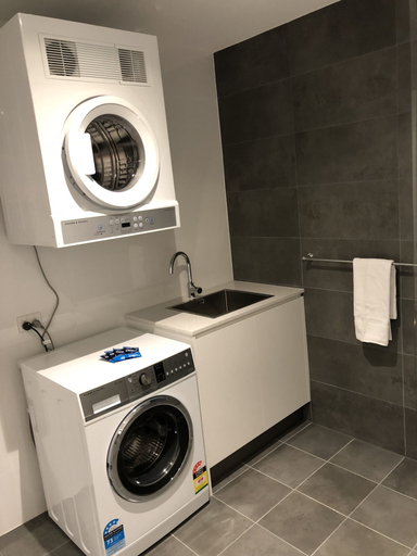 Bathroom 4, Nouveau on Young, Newcastle - Throsby
