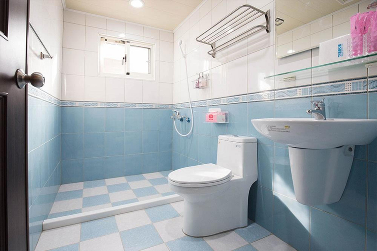 Bathroom 3, Happy House, Pingtung