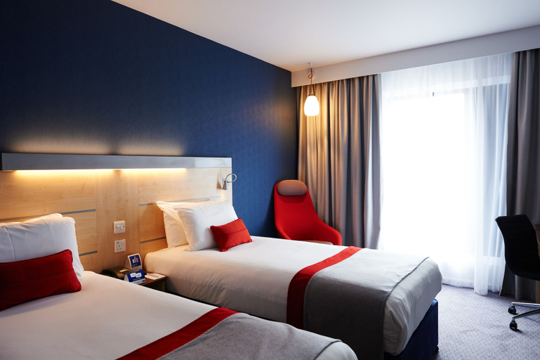 Bedroom 5, Holiday Inn Express CHELTENHAM TOWN CENTRE by IHG, Gloucestershire