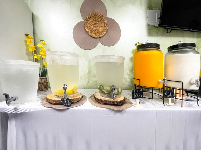 Food & Drinks