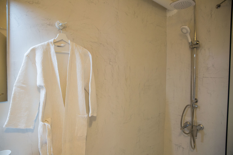 Bathroom 5, L' apartment blanc dans le centre de Glyfada, Attica