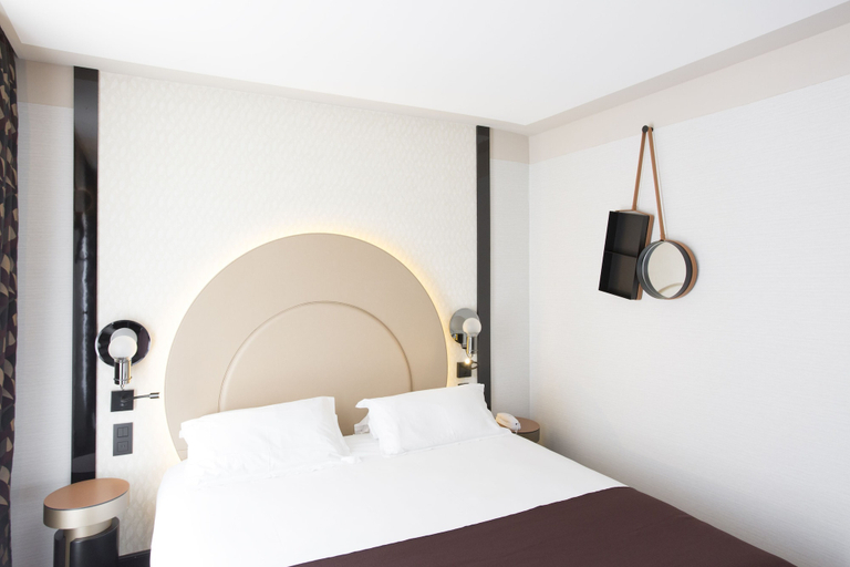 Bedroom 3, Hôtel Cannes Centre Univers, Alpes-Maritimes